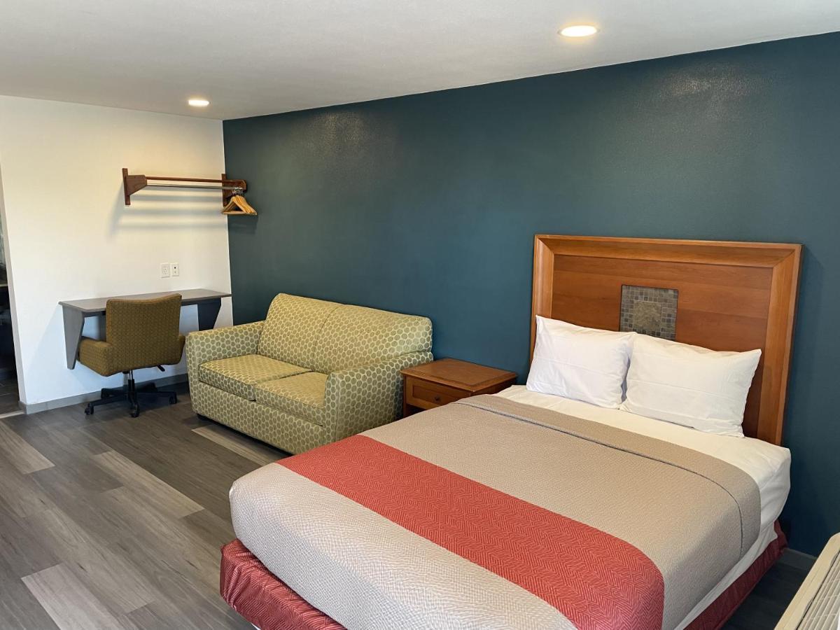 Town Place Studio Apartment Snyder Екстериор снимка