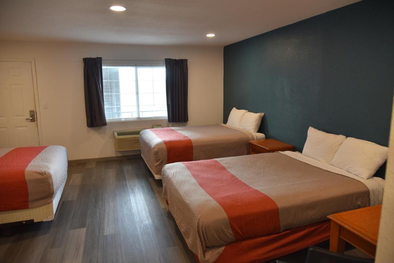Town Place Studio Apartment Snyder Екстериор снимка