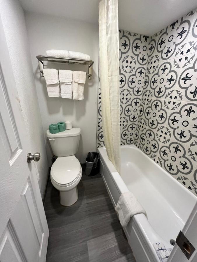 Town Place Studio Apartment Snyder Екстериор снимка