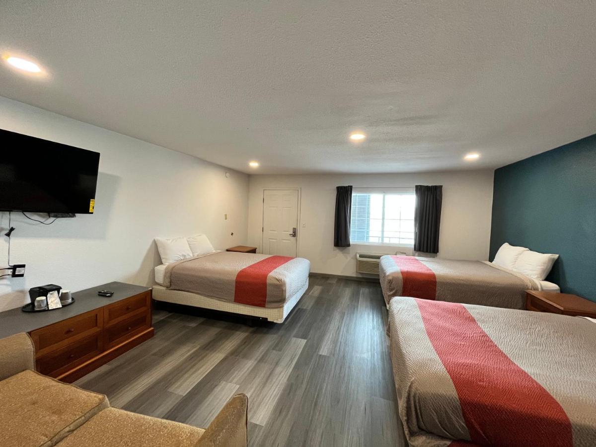 Town Place Studio Apartment Snyder Екстериор снимка
