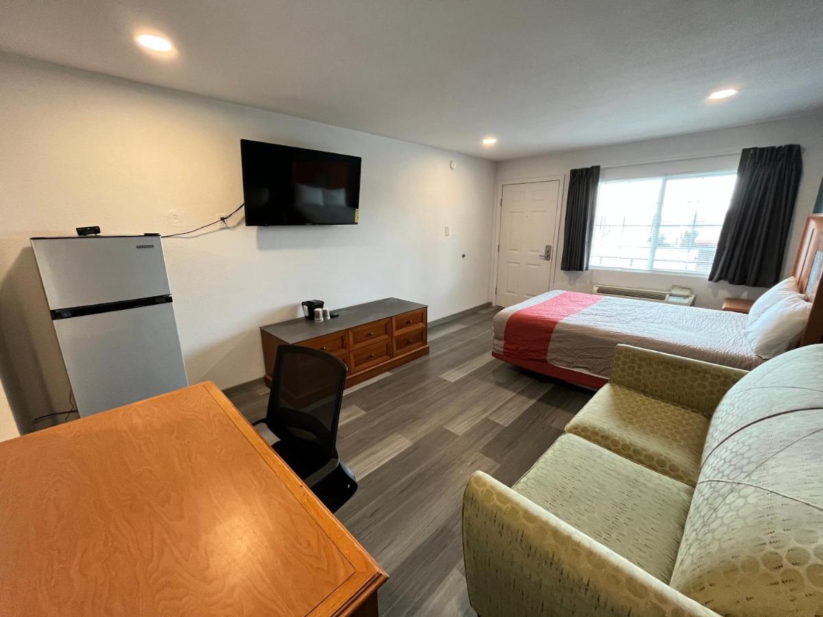 Town Place Studio Apartment Snyder Екстериор снимка