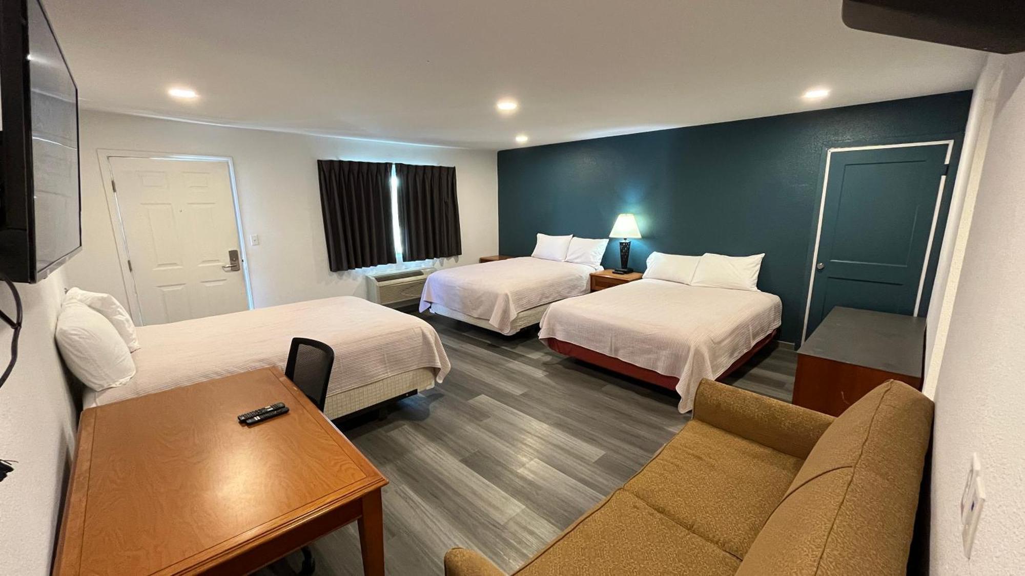 Town Place Studio Apartment Snyder Екстериор снимка